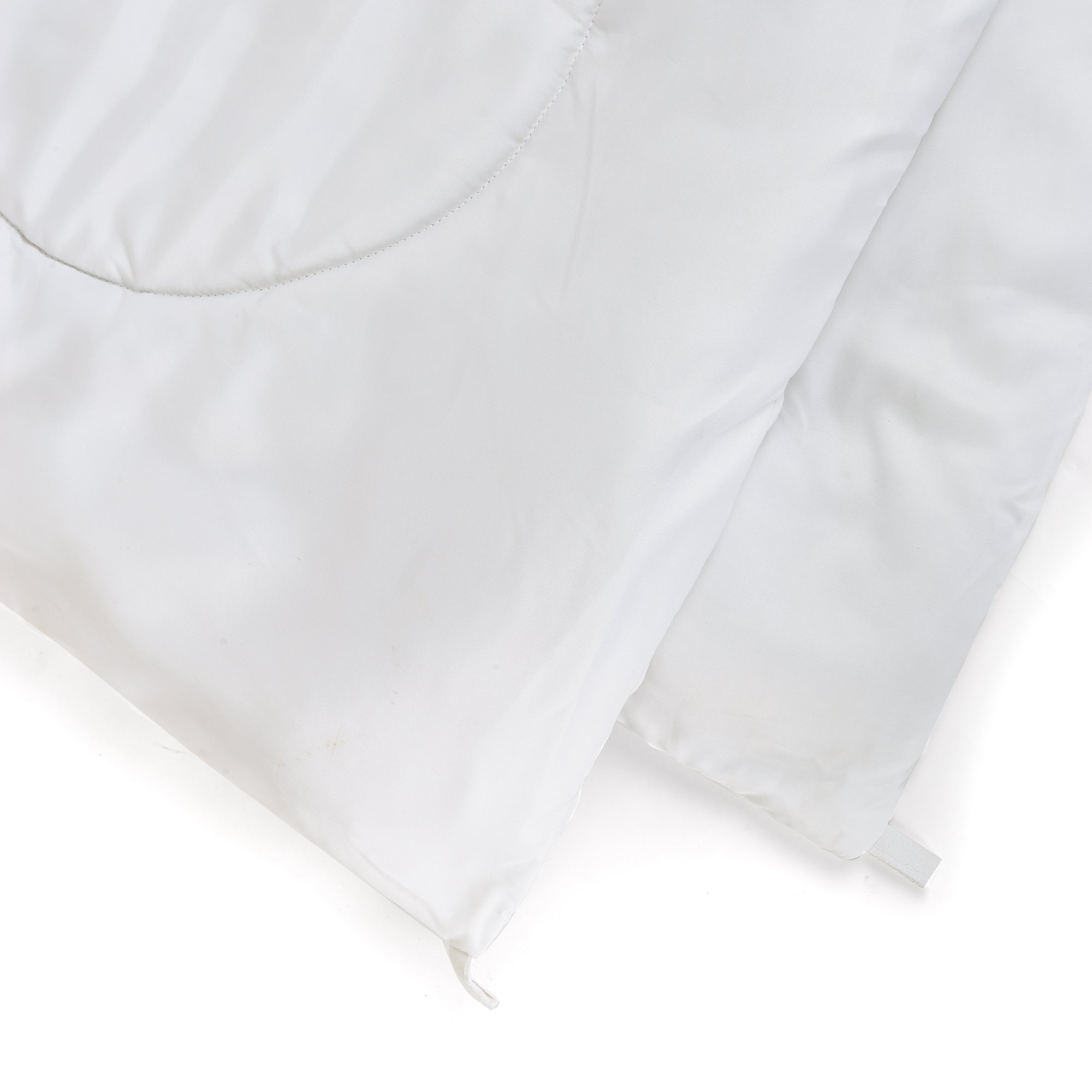 COCONUT WHITE  ,REVERSIBLE COMFORTER, SINGLE REVERSIBLE COMFORTER, DOUBLE REVERSIBLE COMFORTER,  SINGLE COMFORETER, DOUBLE COMFORTER, 180 GSM, MICROFIBRE, LIGHT WEIGHT, EASY CARE, MACHINE WASH, SUPER SOFT, SINGLE DUVET, DOUBLE DUVET, DUVET, COMFORTER.  