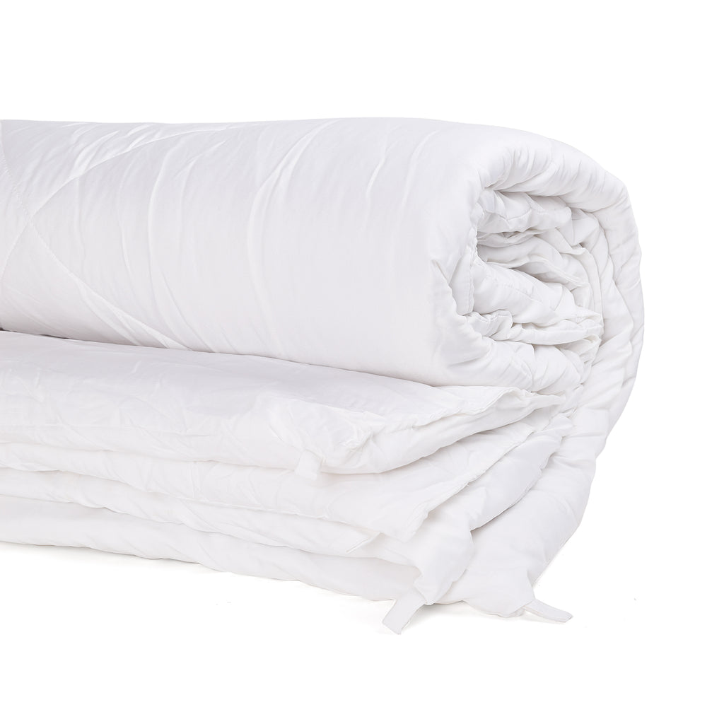 COCONUT WHITE  ,REVERSIBLE COMFORTER, SINGLE REVERSIBLE COMFORTER, DOUBLE REVERSIBLE COMFORTER,  SINGLE COMFORETER, DOUBLE COMFORTER, 180 GSM, MICROFIBRE, LIGHT WEIGHT, EASY CARE, MACHINE WASH, SUPER SOFT, SINGLE DUVET, DOUBLE DUVET, DUVET, COMFORTER.  