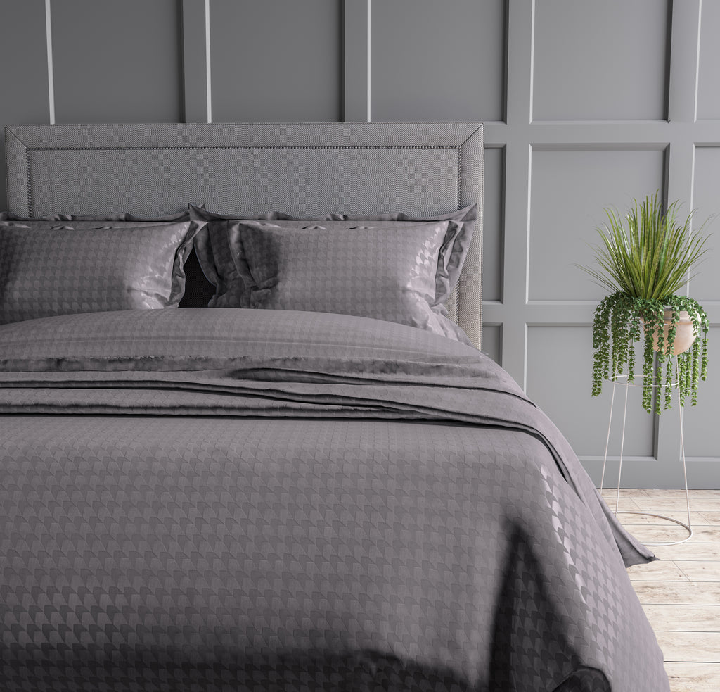 Houndstooth 300 TC King Size Jacquard Bedding Set