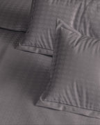 Houndstooth 300 TC King Size Jacquard Bedding Set