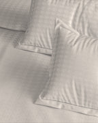 Houndstooth 300 TC King Size Jacquard Bedding Set